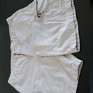 Gap Khakis Men's Shorts size 36 waist. Zipper front pockets 9"x 7"